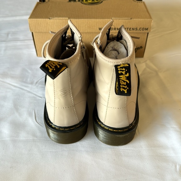 Dr. Martens Women’s Vintage Taupe Romario US 5 - Picture 4 of 6